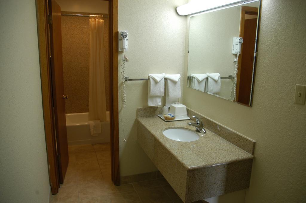 Caravan Inn Glenwood Springs Room photo